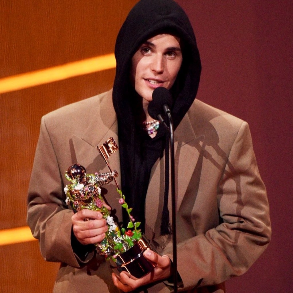 Justin Bieber擸走「年度歌手」。