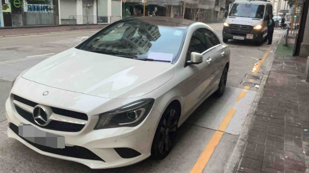 警旺角截查平治私家車檢獲「依托咪酯」 ，男司機被補。蔡楚輝攝