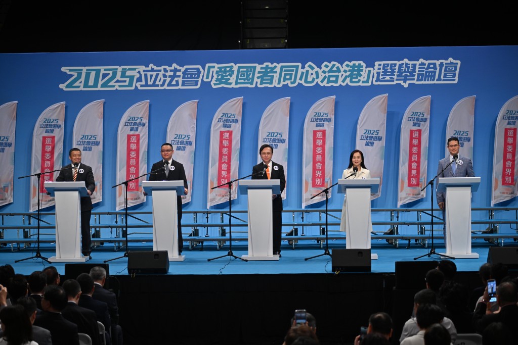 左至右:31號陳少波、32號范駿華、33號陳宗彝、34號陳凱欣、35號梁子穎 左至右:31號陳少波、32號范駿華、33號陳宗彝、34號陳凱欣、35號梁子穎