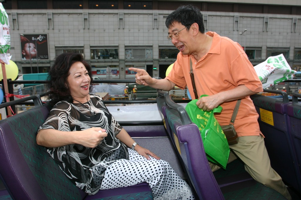 2006年胡枫换另一个斜孭袋。
