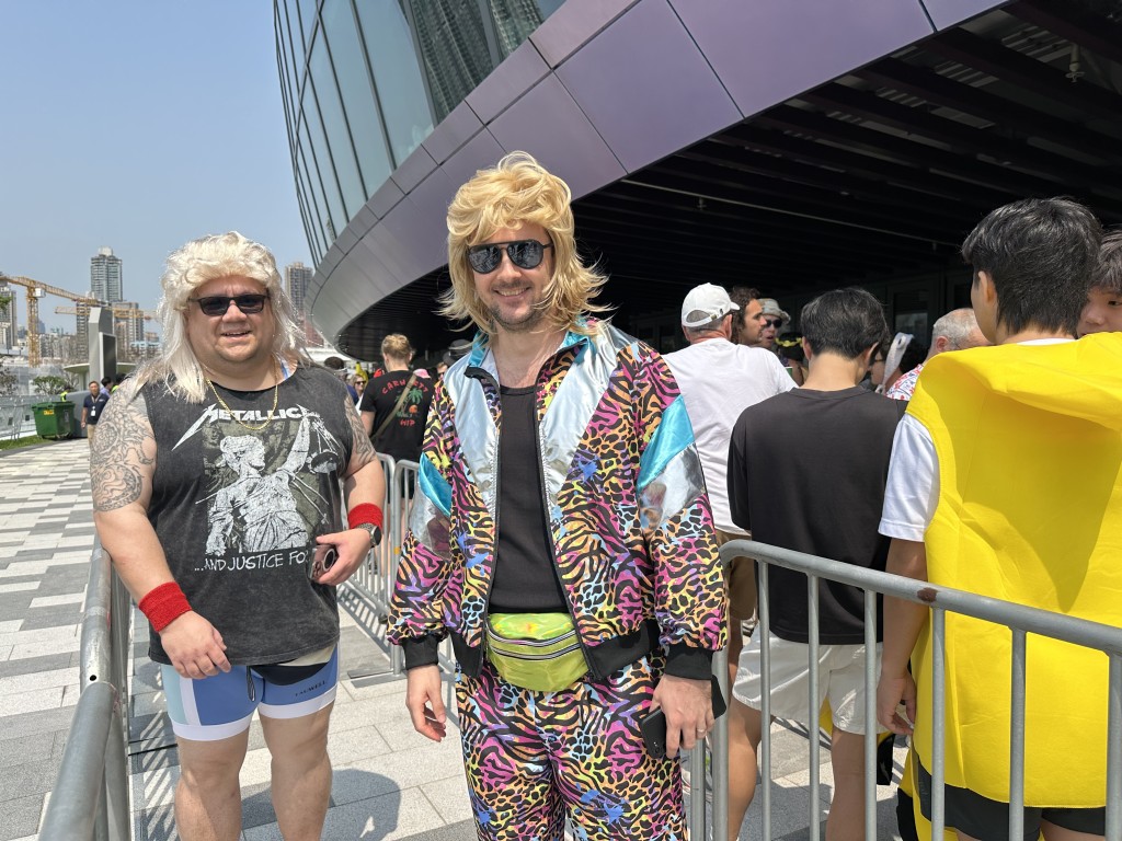 球迷精心打扮入場。啟德體育園圖片 球迷精心打扮入場。啟德體育園圖片