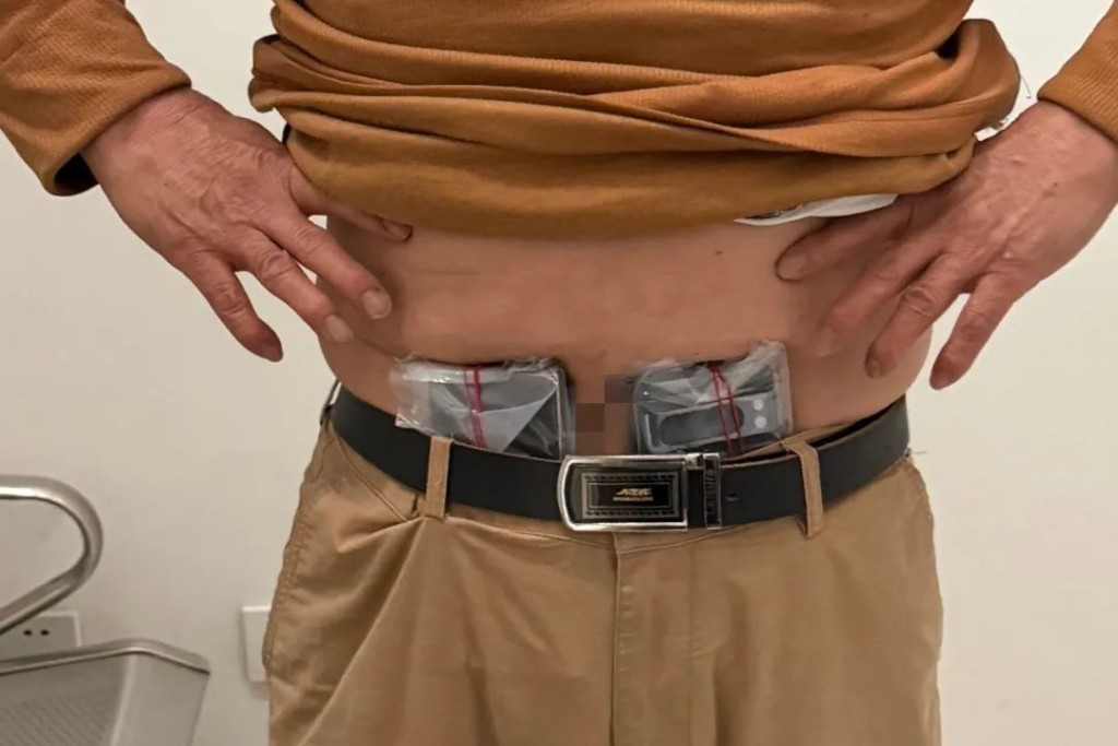 大叔腰綁舊手機皇崗口岸北上，步姿古怪被截揭發事件。海關發布