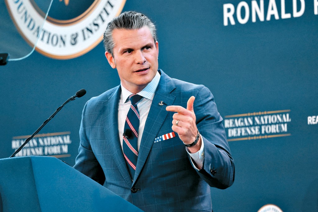 美國防長赫格塞思上周六在加州的論壇演講。 