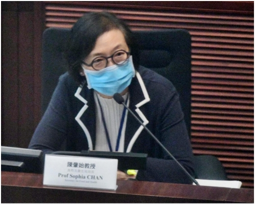 陳肇始透露有嘗試尋找較近機場的酒店作為等候檢測結果地點,但遇上很多困難。