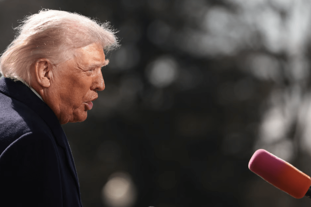 特朗普首度放風指,願意與伊朗政權中倖存的部分成員展開合作,尋求結束衝突。路透社 特朗普首度放風指,願意與伊朗政權中倖存的部分成員展開合作,尋求結束衝突。路透社