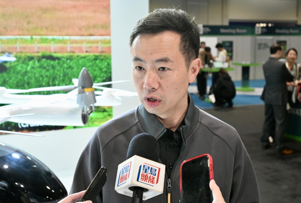 梁先生指香港是國際的一個很重要的一個交通樞紐,廠商想依託於香港機場為錨點,覆蓋大灣區的一個快速的空中的穿梭的通行。 梁先生指香港是國際的一個很重要的一個交通樞紐,廠商想依託於香港機場為錨點,覆蓋大灣區的一個快速的空中的穿梭的通行。