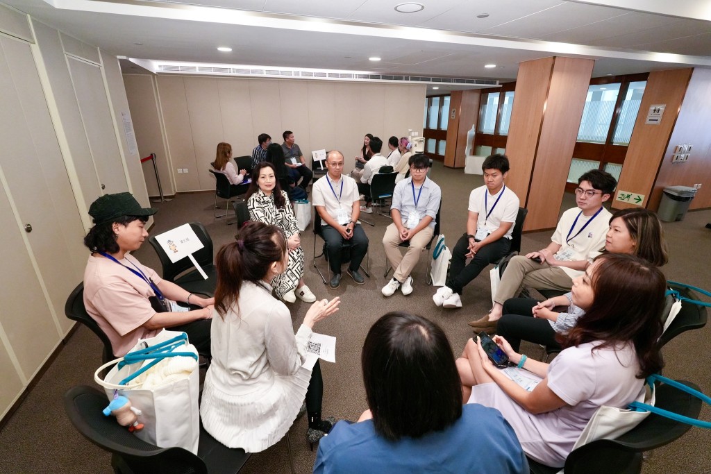 以多元互動和淺白易明的方式向學員講授法治知識。林定國FB圖片 以多元互動和淺白易明的方式向學員講授法治知識。林定國FB圖片