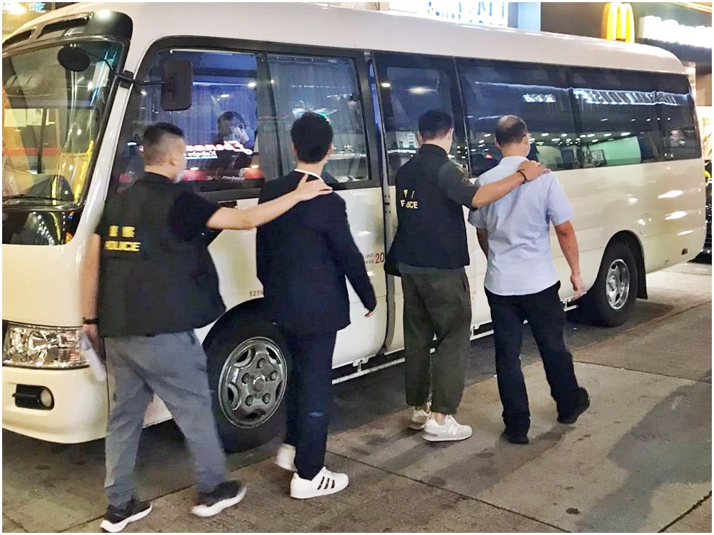 警方揭發餐廳無牌賣酒，拘捕兩男。