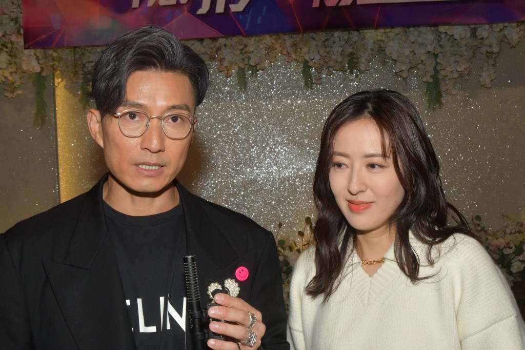 两人对于另一套剧集《铁拳英雄》即将播出感到很开心。