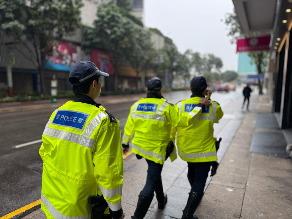東區警區人員一連3日(2月12至14日)於北角區內多個交通黑點採取執法行動。 東區警區人員一連3日(2月12至14日)於北角區內多個交通黑點採取執法行動。