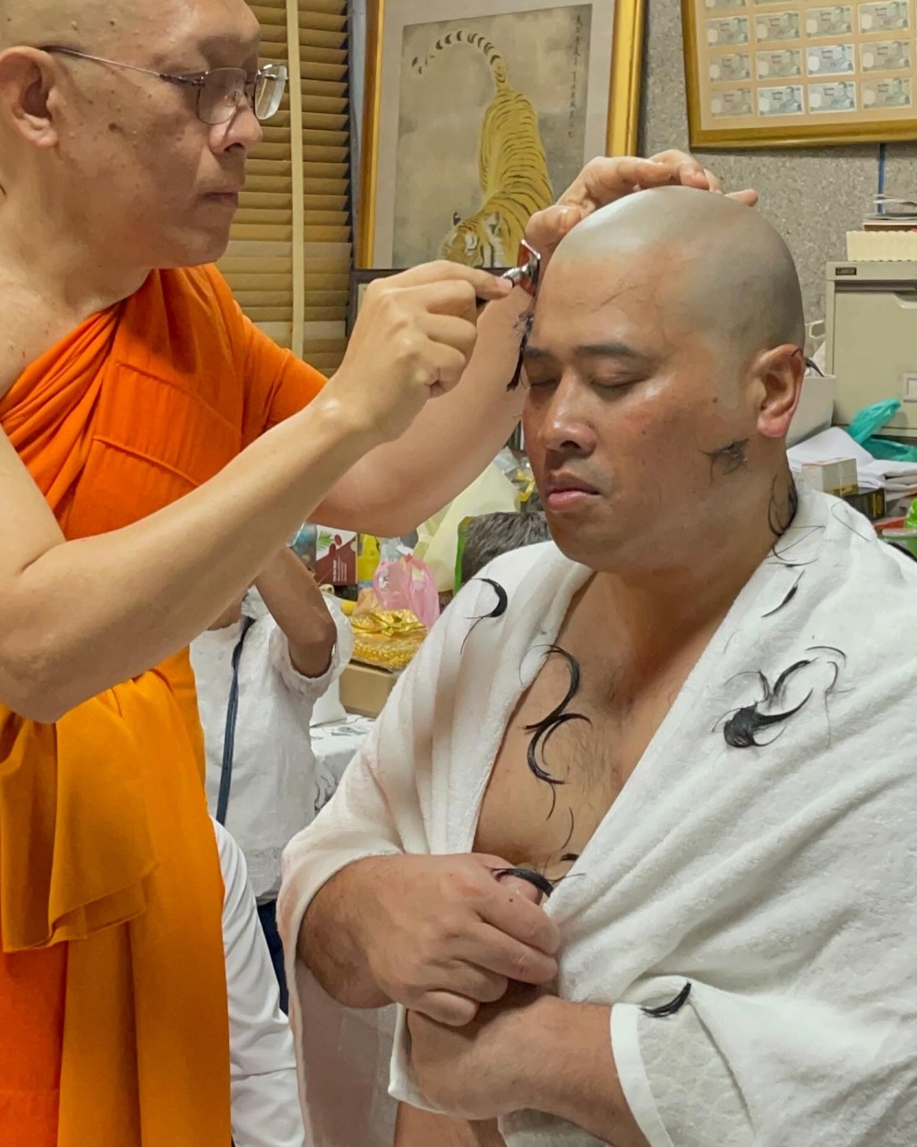 瓦差勒宋近日出家為僧。 FB / Vacharaesorn Vivacharawongse