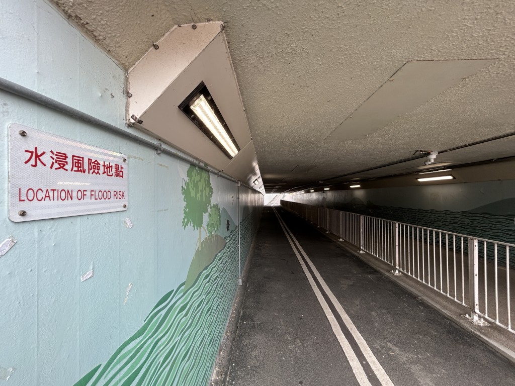 大涌橋路近富豪花園一條行人隧道亦仍然開放。林思明攝