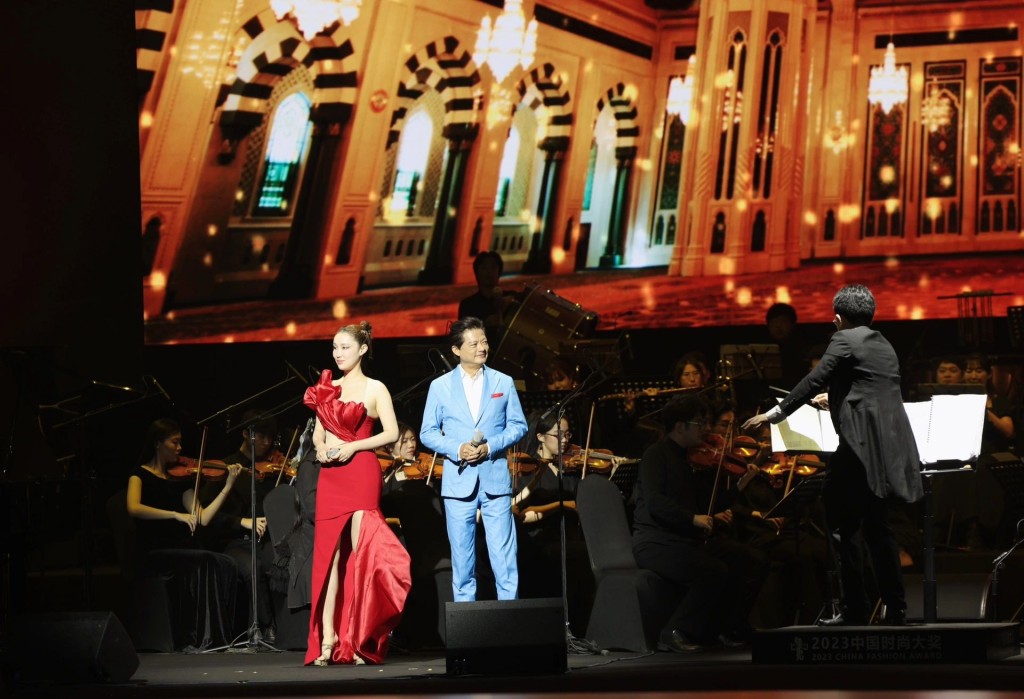 王冰冰與老公經常一同表演。