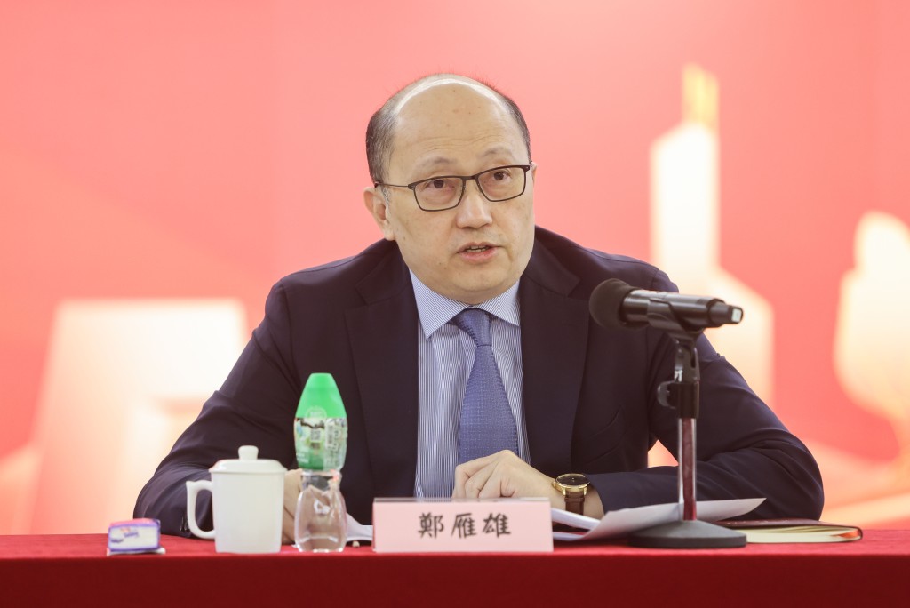 中央政府驻港联络办领导班子主题教育读书班今早（8日）开班。中联办主任郑雁雄作开班动员讲话。资料图片