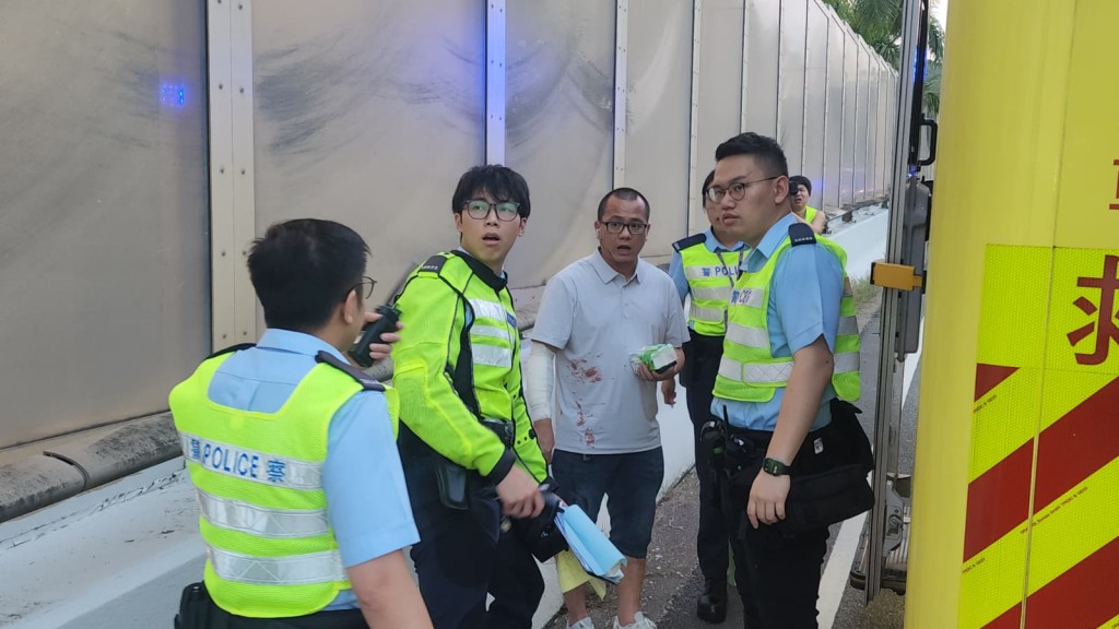 男司機受輕傷,事後接受警方調查。黎志偉攝 男司機受輕傷,事後接受警方調查。黎志偉攝