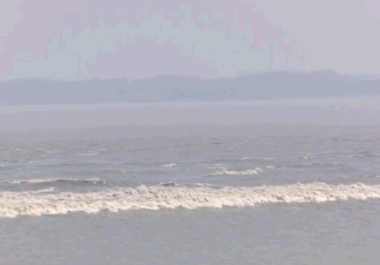 一條白線出現在水天交接處。網圖