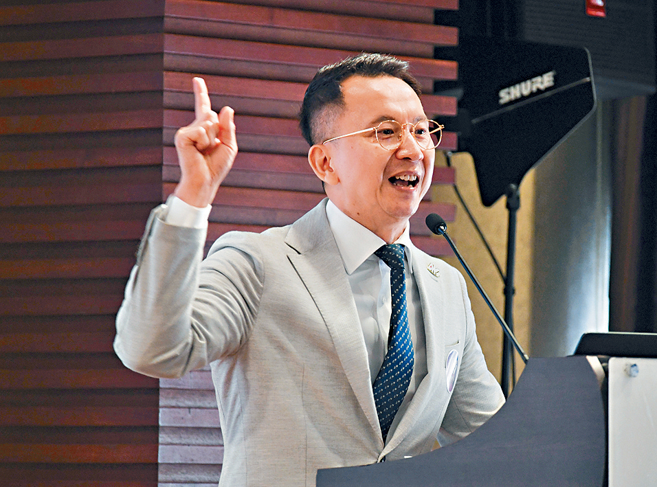 中學校長會倡議政府賦權學校靈活理財,以及爭取在明年制訂和公布數字教育的政策等。圖為中學校長會主席連鎮邦。
