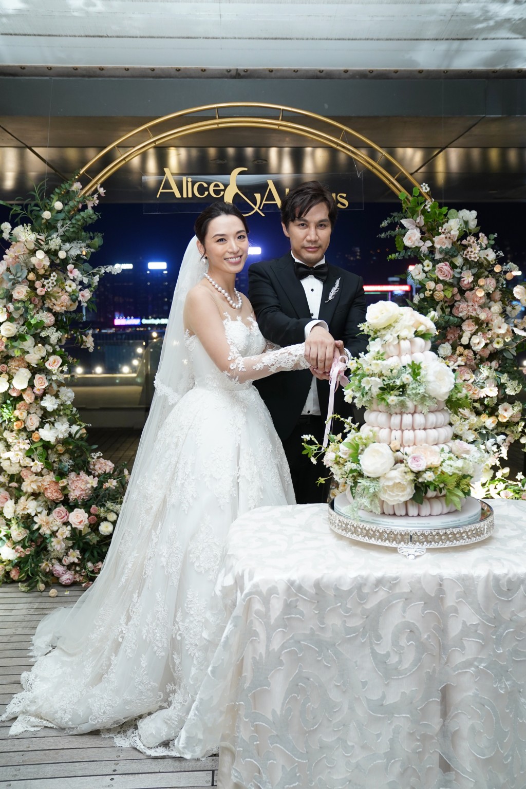 陈炜于2022年9月与医生陈国强举行婚礼。  ​