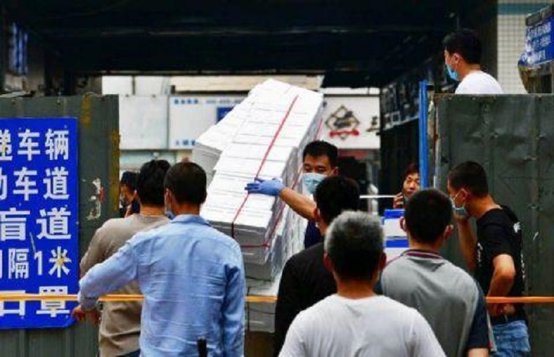 京深海鲜市场大批商户撤离。网上图片