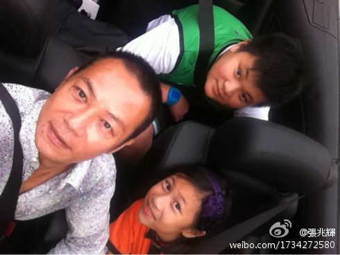張兆輝對仔女非常愛錫,並悉心栽培。 張兆輝對仔女非常愛錫,並悉心栽培。