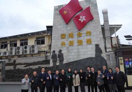 10名本港公务员于去年12月起前往深圳，展开为期3个月的交流。
