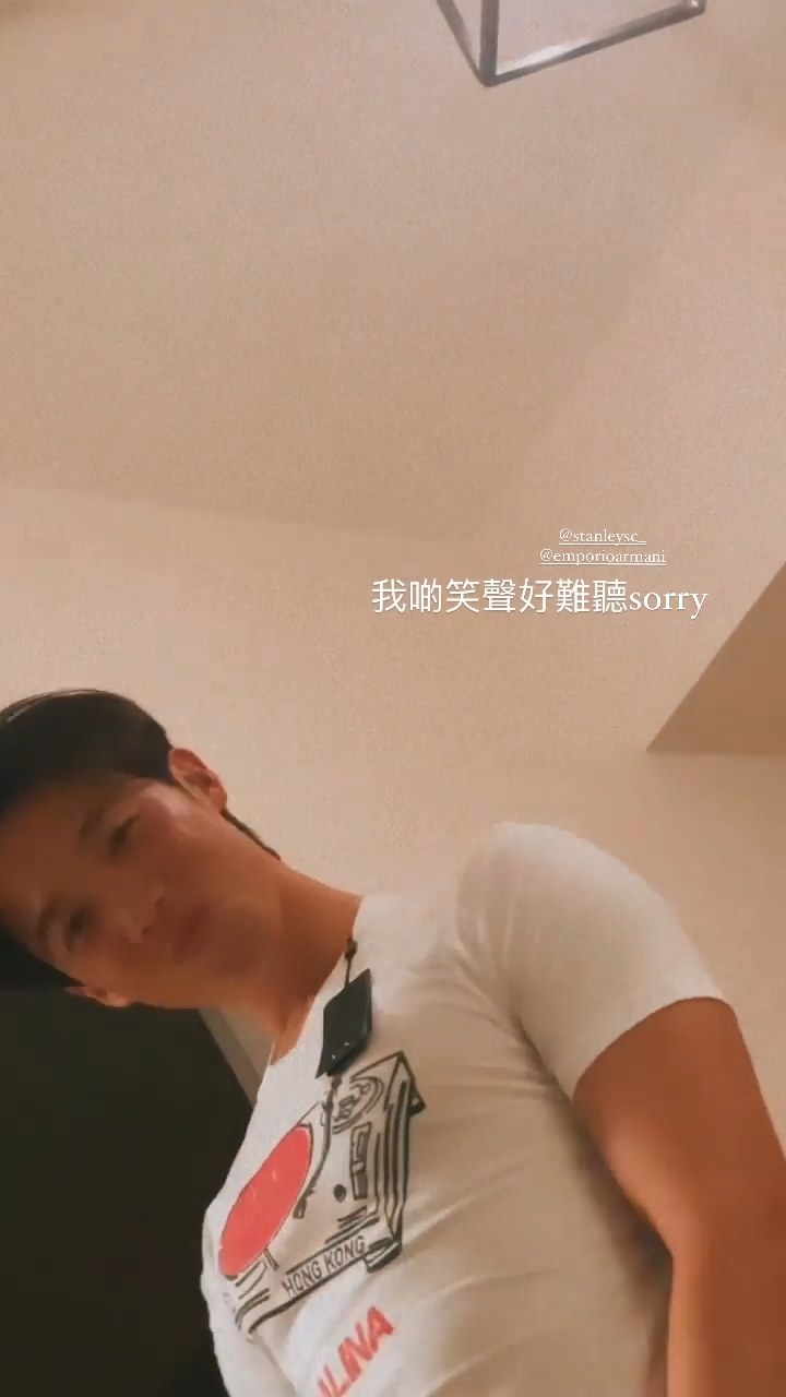 無啦啦着咗Alina件衫。