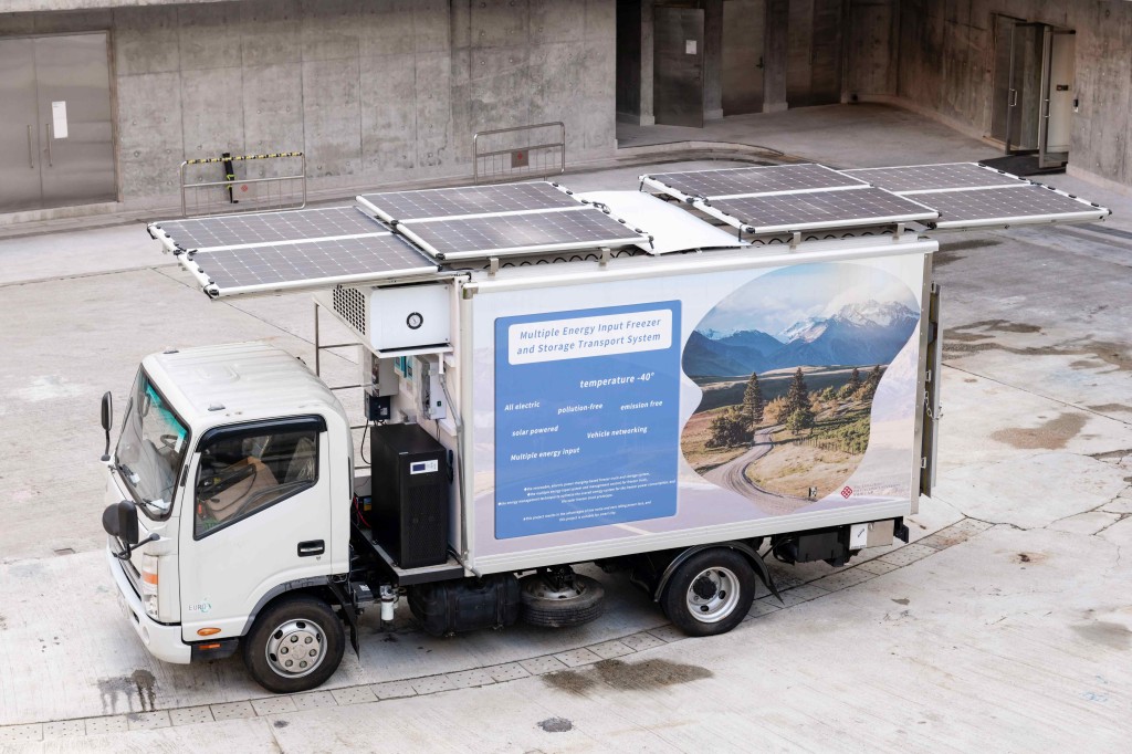 理大研發的智能太陽能冷藏車提供靈活的能量存儲功能。 理大提供