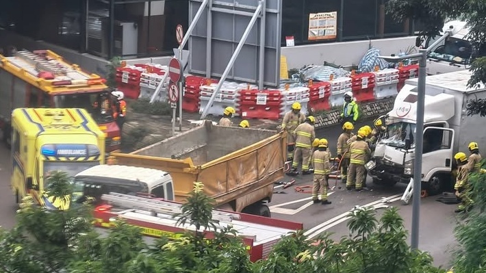 密斗貨車與泥頭車相撞一人傷。fb吐露港的受害者
