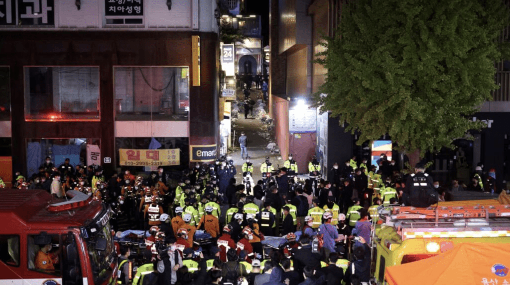 首尔地方警察厅的调查揭露，李林宰当晚11时05分才到达梨泰院警署，当时事故已发生50分钟，至少几十人心跳停止。路透社