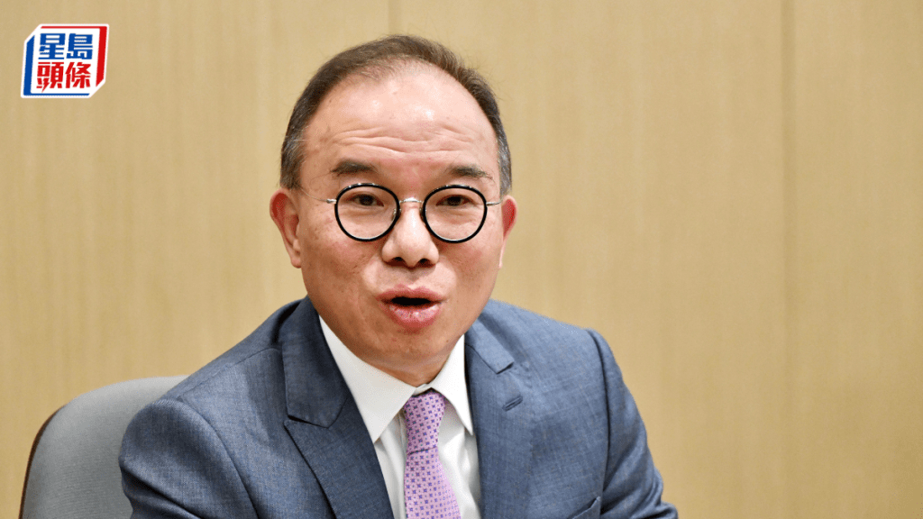政制及內地事務局局長曾國衞。