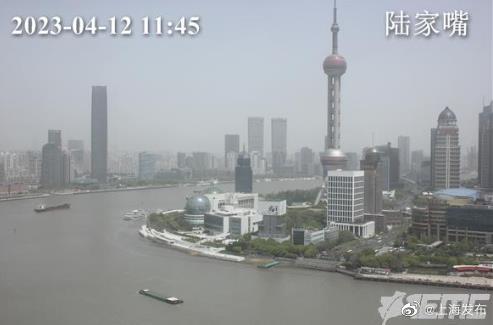 沙尘天气下的上海。