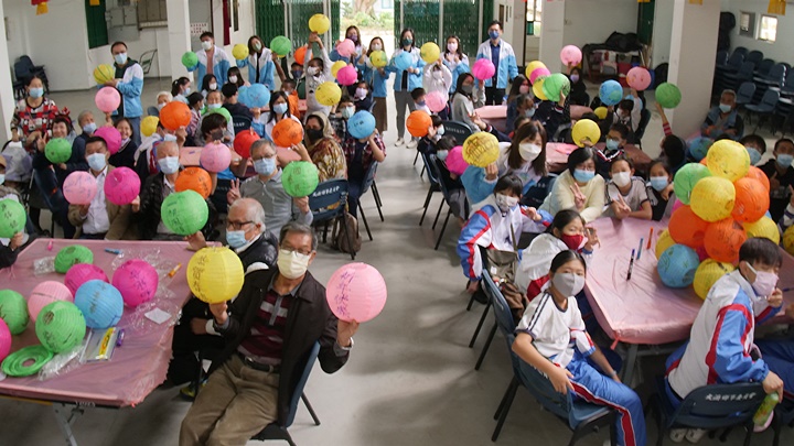 360義工隊去年12月聯同「願望成真基金」合辦花燈設計比賽。