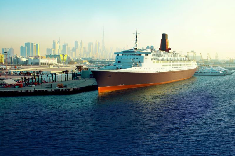 由傳奇郵輪QE2變身的海上酒店，由2018年開始已經成為杜拜的旅遊焦點之一。