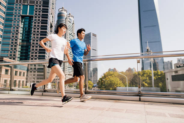 運動時宜少量多次補水。