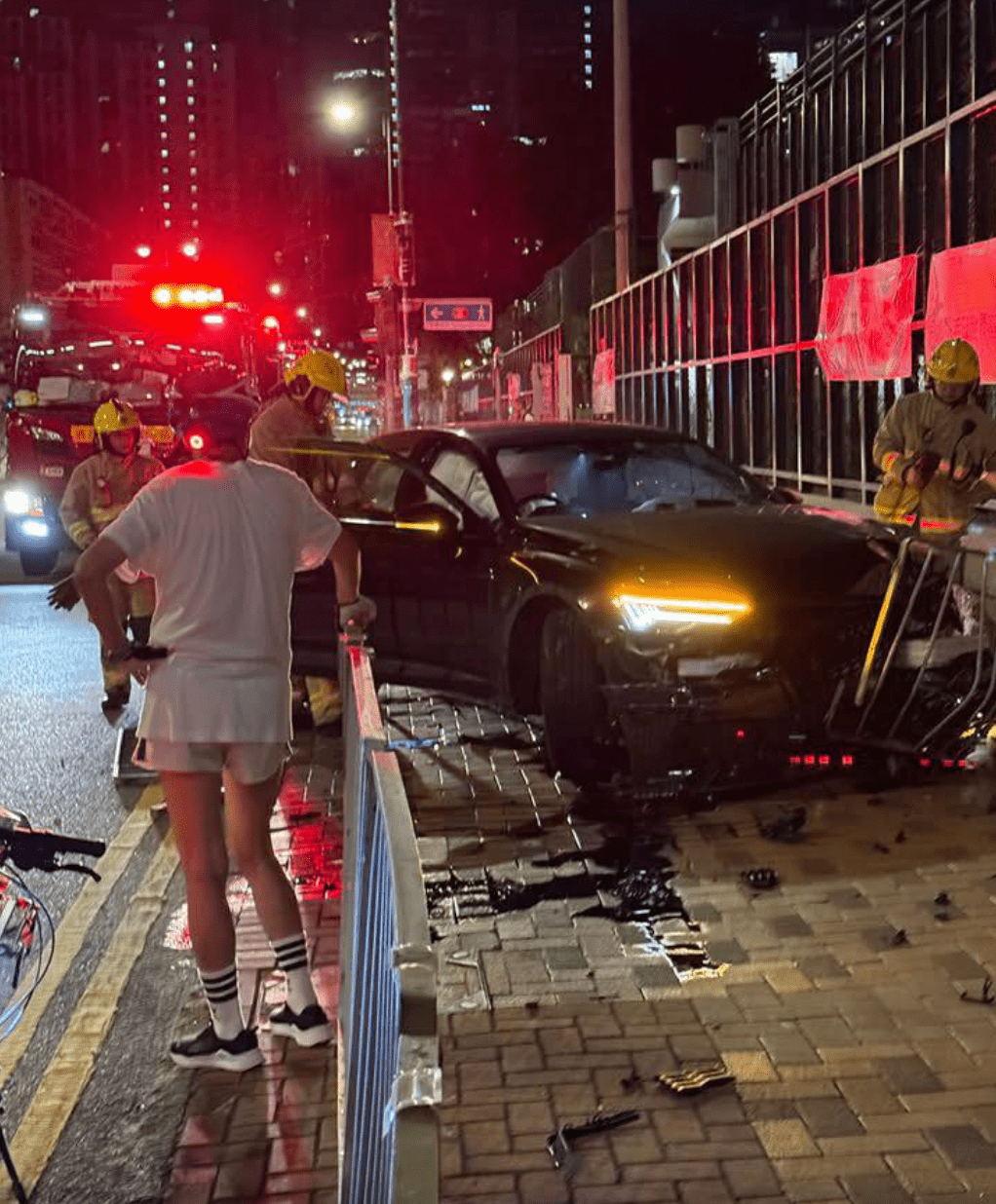 53歲男司機並無受傷，能自行走出車廂。 Facebook@「車cam L（香港群組）」