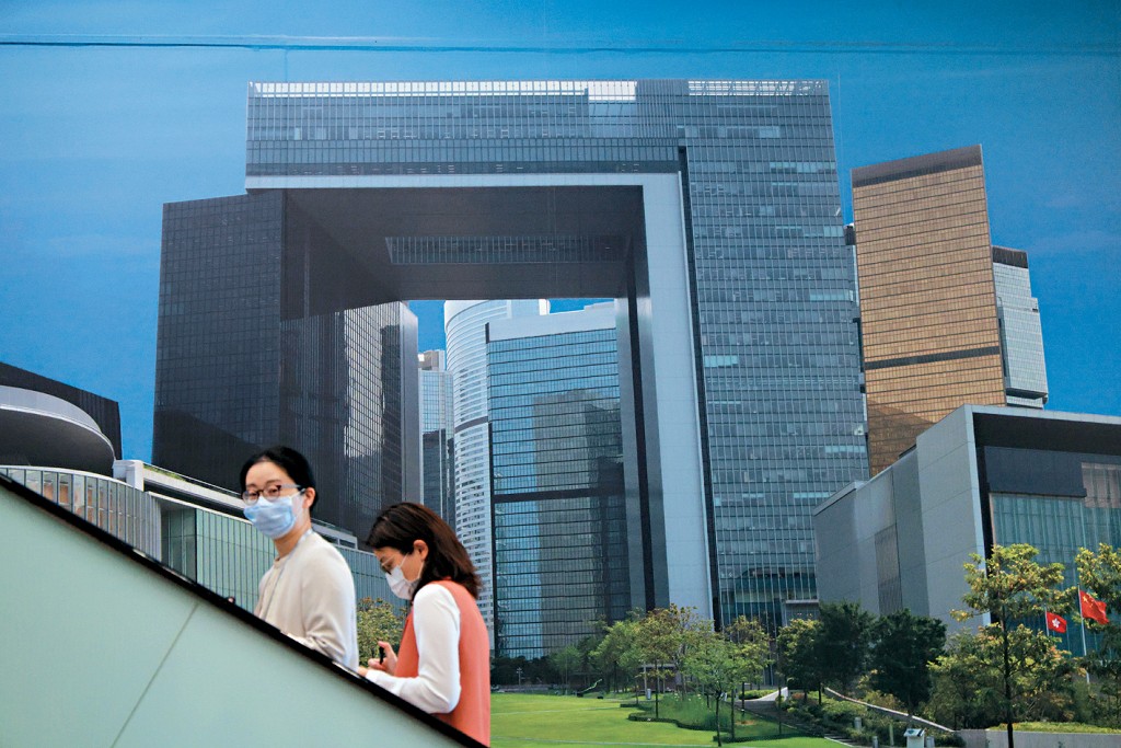 有意見認為政府要減少赤字,應從公務員着手。