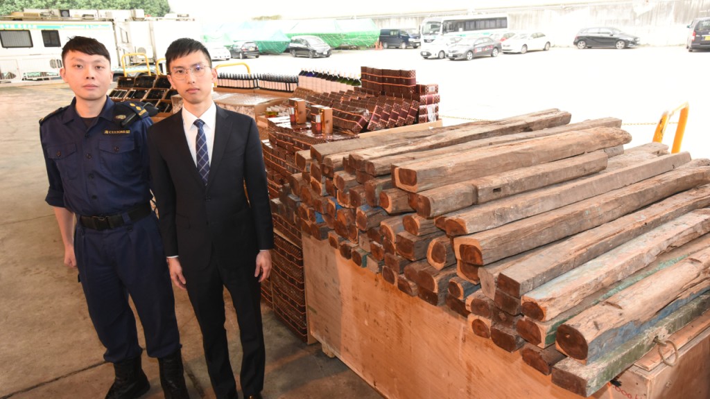 往廣州內河船藏2400萬元走私貨 海關截停檢燕窩紫檀木護膚品等