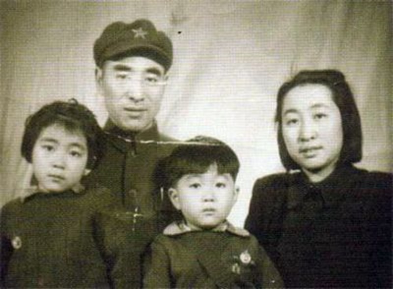林彪與葉群及兩名子女。