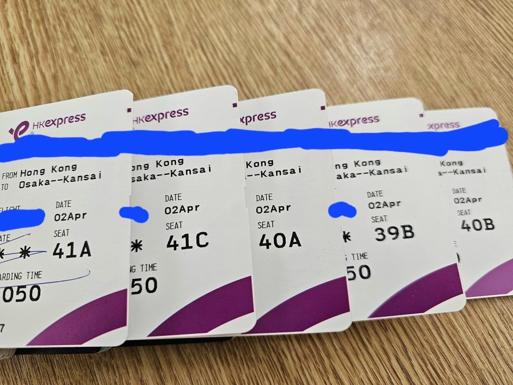 事主收到機票後，見一家人座位全部分散，分別坐在41A、41C、40A、40B及39B機位（圖片來源：Facebook@HK Express 香港快運及旅行資訊關注組）
