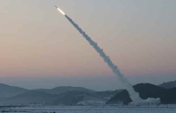 北韩近期不断试射导弹、火箭炮等武器。朝中社