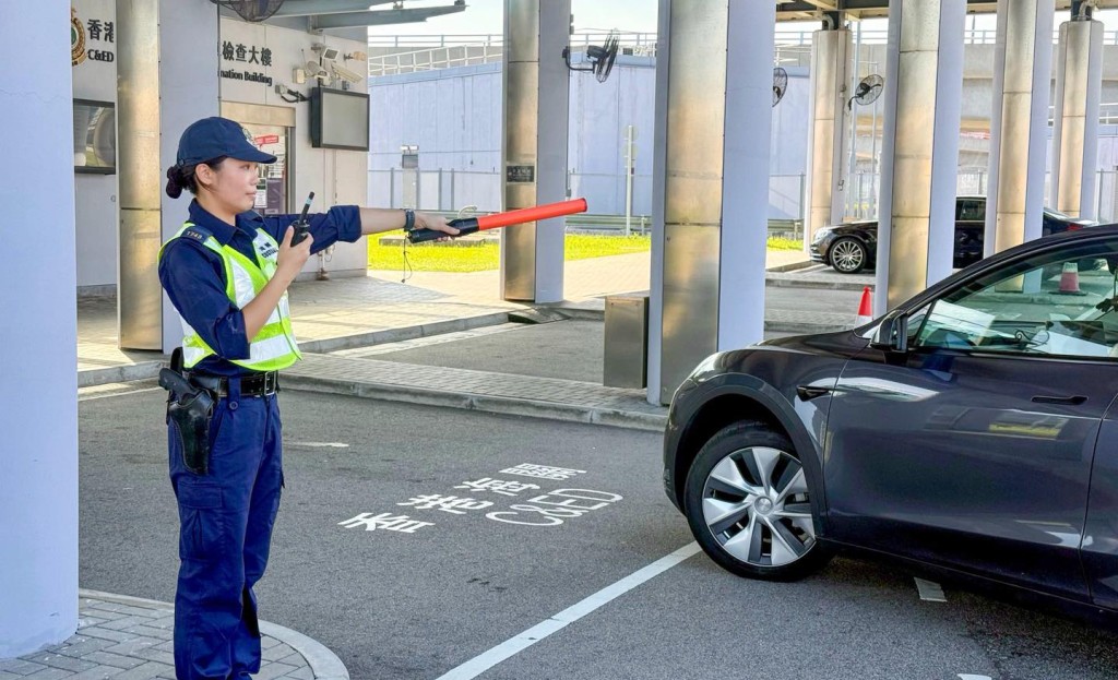 為迎接訪港旅客及應對人流車流，香港海關積極部署，制訂一系列措施，確保各口岸通關暢順。香港海關FB圖片