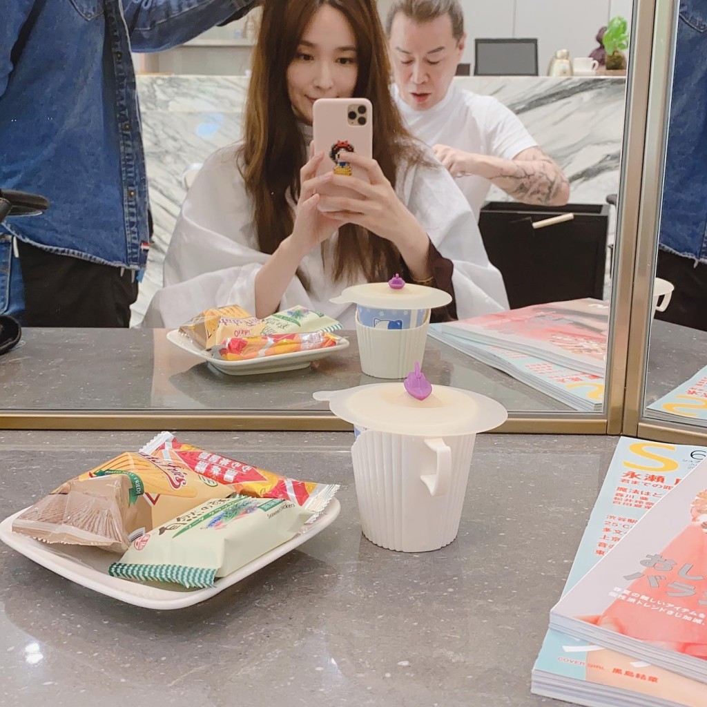吴佩慈2020年5月16日贴出照片，留言：「谁在剪我的头发」。
