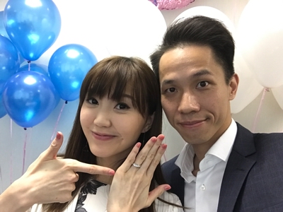 吴若希与澳门阔少何兆鸿（Alex）2017年10月结婚。