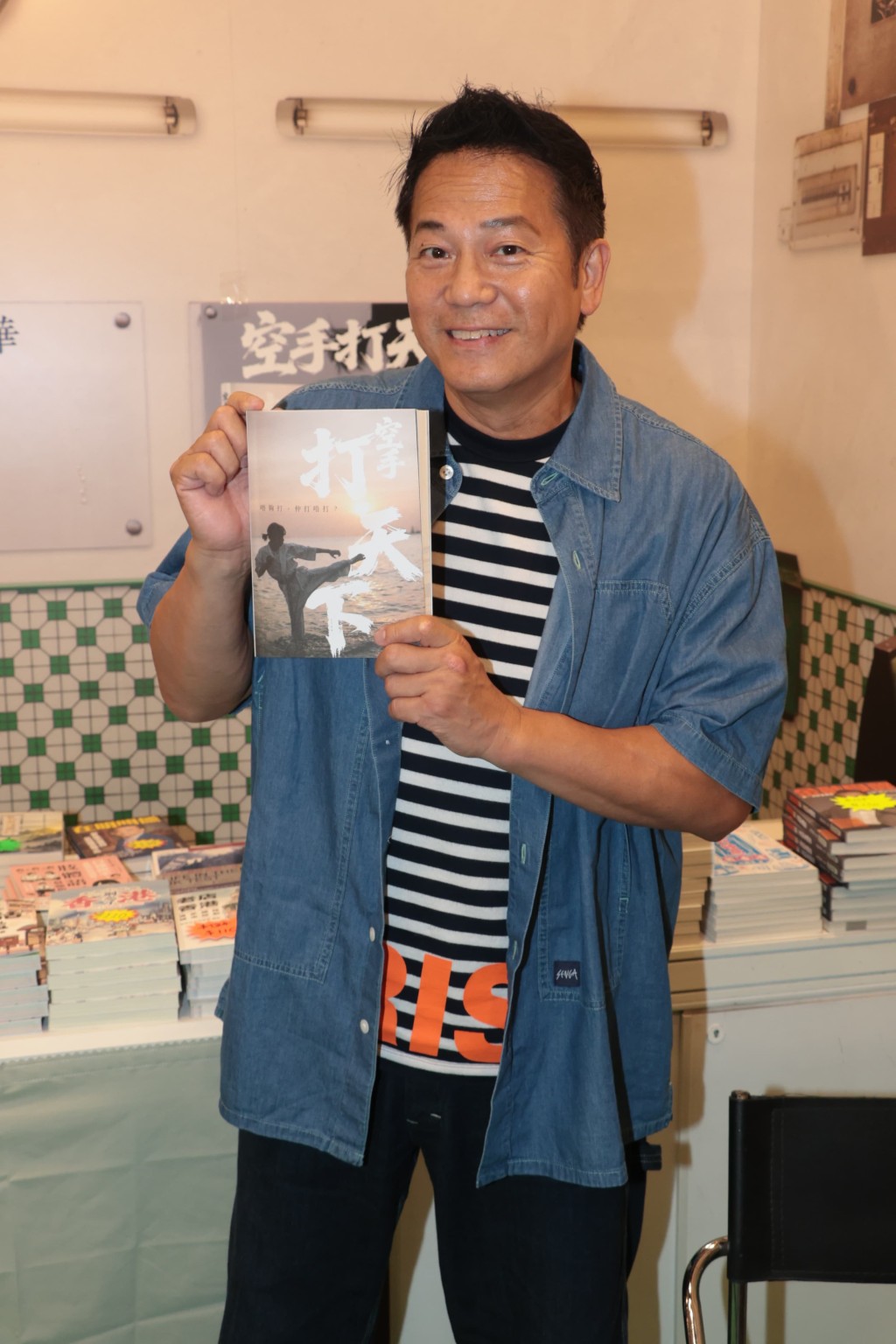 歐錦棠的小說《空手打天下》花了大半年時間撰寫而成。 歐錦棠的小說《空手打天下》花了大半年時間撰寫而成。