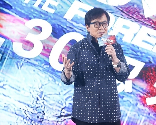 成龍一向拚搏,肌肉腐爛照樣堅持唔用替身。