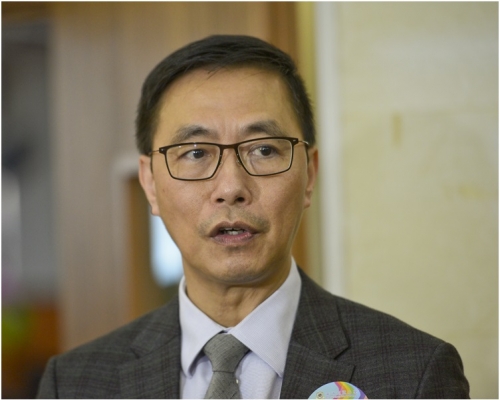 楊潤雄指家長如有需要,仍可帶子女帶返回學校。