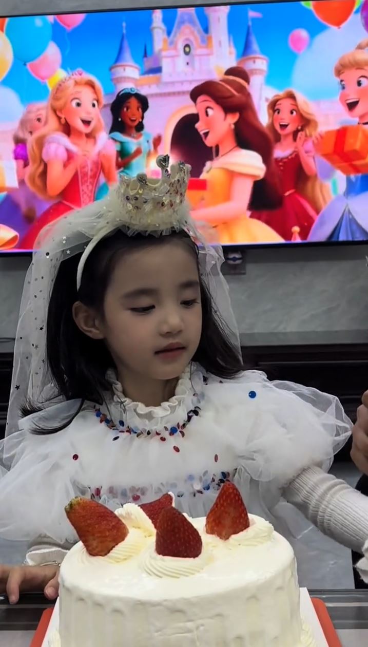 黃澤鑫改放「煲仔飯公主」的短片即賺來潑天流量。抖音