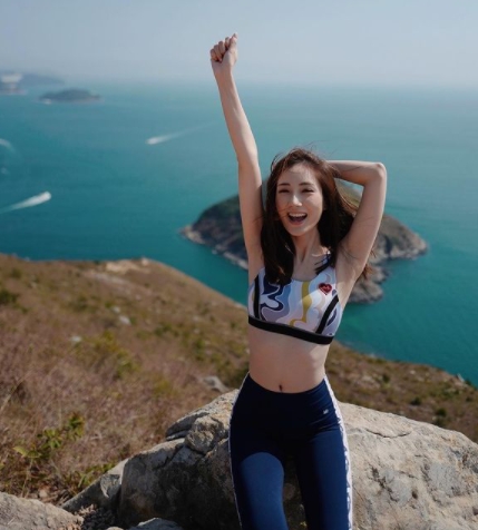 強調是回復單身後才認識現任男友。