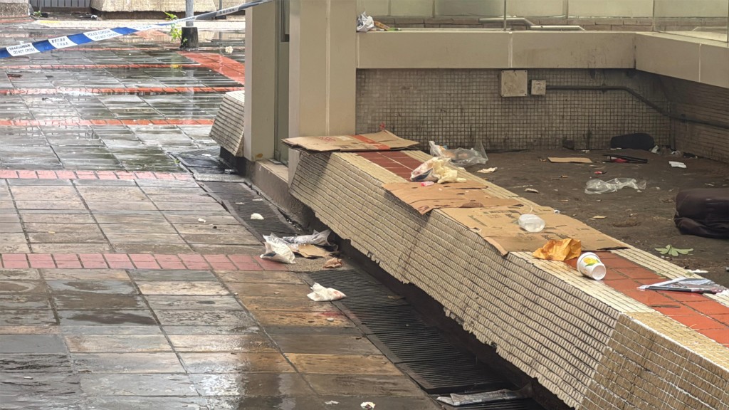 現場遺下血迹。 現場遺下血迹。