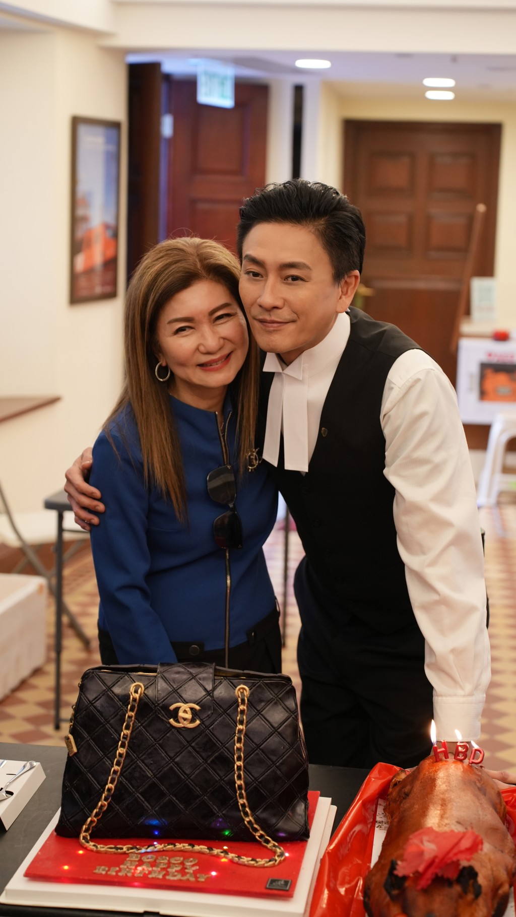 高層樂易玲小姐一同到場賀壽。 高層樂易玲小姐一同到場賀壽。